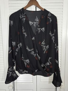 Trouve Black White Red Palm Floral Flared Bell Sleeve Faux Wrap Blouse Sz L